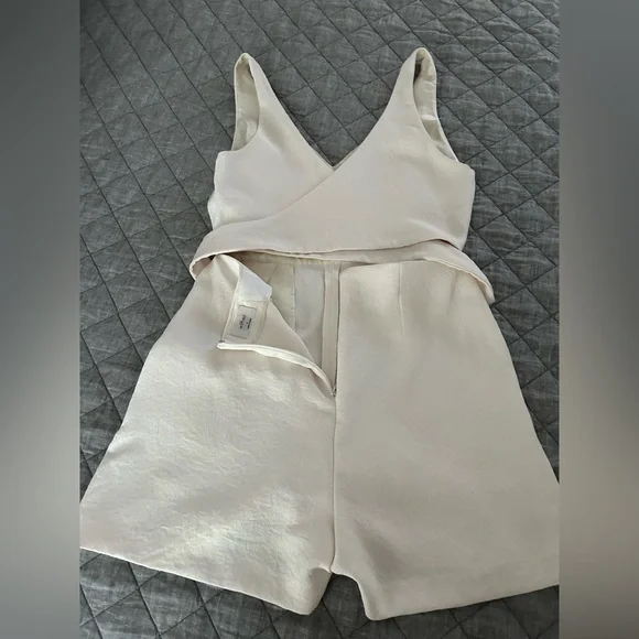 Aritzia Wilfred shorts jumper. - Picture 5 of 9